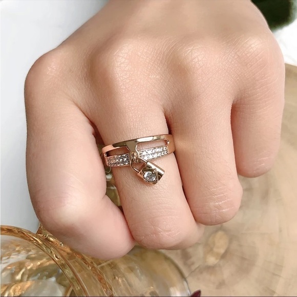NEW Rose Gold Zircon Lock Ring - Picture 1 of 11